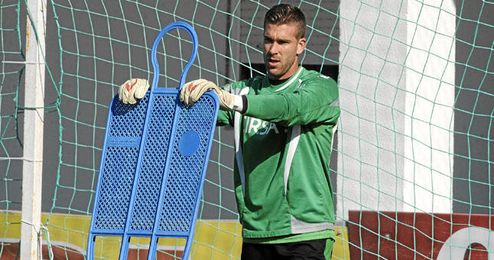 El entorno de Adrián entiende que el Betis esté buscando porteros. El entorno de Adrián entiende que el Betis esté buscando porteros.