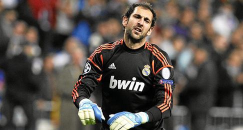Según lo que ofrecería el Milan, Diego López habría doblado su cotización. Según lo que ofrecería el Milan, Diego López habría doblado su cotización.