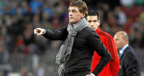 Vilanova da instrucciones a sus jugadores durante el encuentro ante el Betis. Vilanova da instrucciones a sus jugadores durante el encuentro ante el Betis.