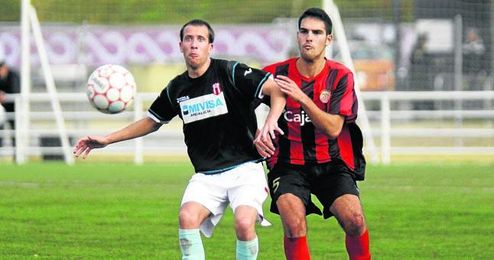 En la imagen, el ursaonense Manuel Palop, en un lance del Triana-Osuna de la primera vuelta de Liga. En la imagen, el ursaonense Manuel Palop, en un lance del Triana-Osuna de la primera vuelta de Liga.