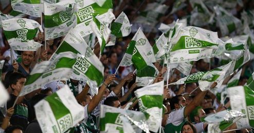 La afición del Elche podrá celebrar el ascenso, de producirse, el domingo. La afición del Elche podrá celebrar el ascenso, de producirse, el domingo.