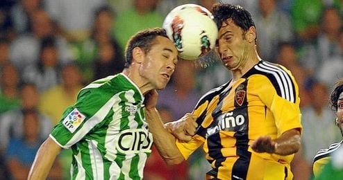 Helder Positga y Nacho, en el encuentro de la pasada temporada entre el Betis y el Zaragoza disputado en el Benito Villamarín. Helder Positga y Nacho, en el encuentro de la pasada temporada entre el Betis y el Zaragoza disputado en el Benito Villamarín.