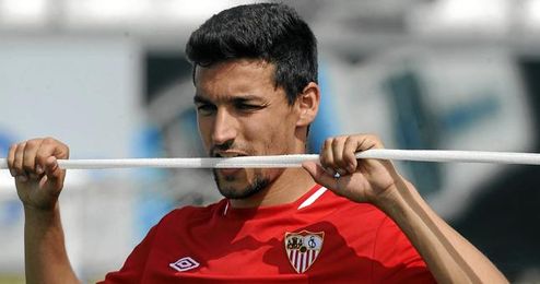 Jesús Navas podría dejar el Sevilla este verano, aunque por el momento no hay ofertas formales por él. Jesús Navas podría dejar el Sevilla este verano, aunque por el momento no hay ofertas formales por él.