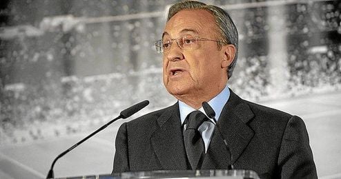 El presidente de la entidad merengue anunciando el adiós de Mourinho. El presidente de la entidad merengue anunciando el adiós de Mourinho.