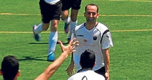 Joselito festeja el gol que logró en el Raúl Carrosa de Osuna. Joselito festeja el gol que logró en el Raúl Carrosa de Osuna.