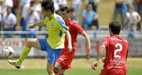El delantero amarillo Suanes, en un lance ante el Calahorra El delantero amarillo Suanes, en un lance ante el Calahorra