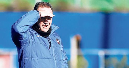 El míster granota deberá reformar la defensa para recibir al Betis. El míster granota deberá reformar la defensa para recibir al Betis.