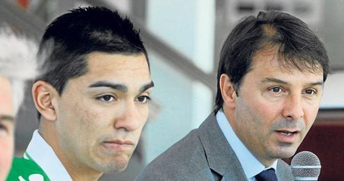 Stosic durante la presentación de Lorenzo Reyes como nuevo futbolista verdiblanco. Stosic durante la presentación de Lorenzo Reyes como nuevo futbolista verdiblanco.
