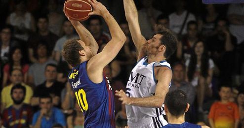 El Barcelona ha vencido al Real Madrid en el cuarto partido de la final (73-62) El Barcelona ha vencido al Real Madrid en el cuarto partido de la final (73-62)