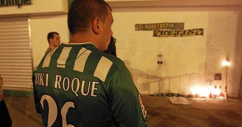 La afición bética montó un improvisado altar en el Villamarín hace un año. La afición bética montó un improvisado altar en el Villamarín hace un año.