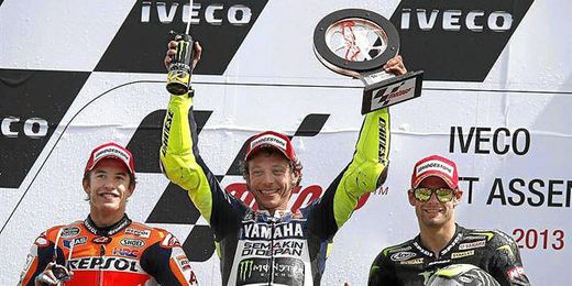 Rossi vuelve a ganar después de 44 grandes premios en sequía. Rossi vuelve a ganar después de 44 grandes premios en sequía.