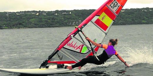 La sevillana Blanca Manchón, entrenándose en las aguas francesas de Brest durante la jornada de ayer La sevillana Blanca Manchón, entrenándose en las aguas francesas de Brest durante la jornada de ayer