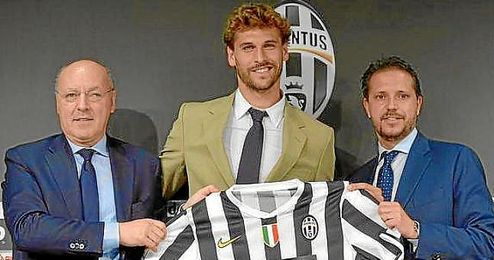 Llorente presentado como 'bianconero' Llorente presentado como 'bianconero'