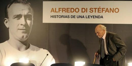 El astro del fútbol, Alfredo Di Stéfano, toda una leyenda madridista. El astro del fútbol, Alfredo Di Stéfano, toda una leyenda madridista.