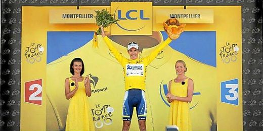 Daryl Impey vestido con el maillot amarillo. Daryl Impey vestido con el maillot amarillo.