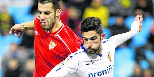 Álvaro González tiene pocas opciones de coincidir con Negredo. Álvaro González tiene pocas opciones de coincidir con Negredo.