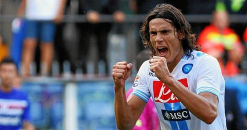 Cavani celebrando un gol con el Nápoles. Cavani celebrando un gol con el Nápoles.