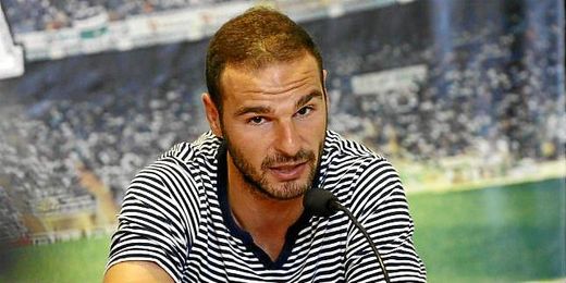 Lombán durante la rueda de prensa. Lombán durante la rueda de prensa.