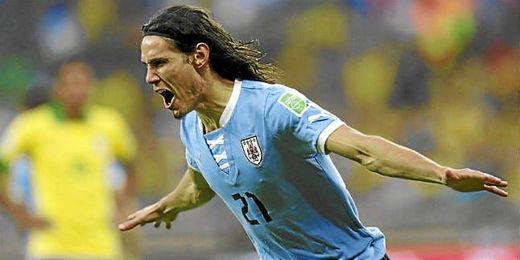 Cavani celebrándo un gol con la selección uruguaya. Cavani celebrándo un gol con la selección uruguaya.
