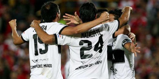 Jugadores del Olimpia celebrando la victoria Jugadores del Olimpia celebrando la victoria