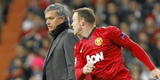 Rooney y Mourinho durante el partido de octavos de la Champions League. Rooney y Mourinho durante el partido de octavos de la Champions League.