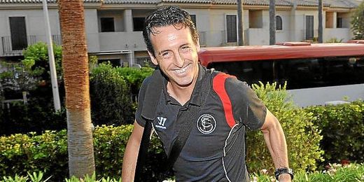 Unai Emery llegando a la concentración de Costa Ballena. Unai Emery llegando a la concentración de Costa Ballena.