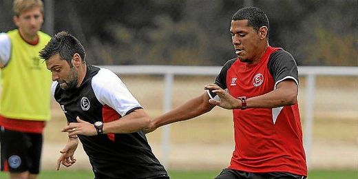Maduro, en un entrenamiento junto a Rusescu. Maduro, en un entrenamiento junto a Rusescu.