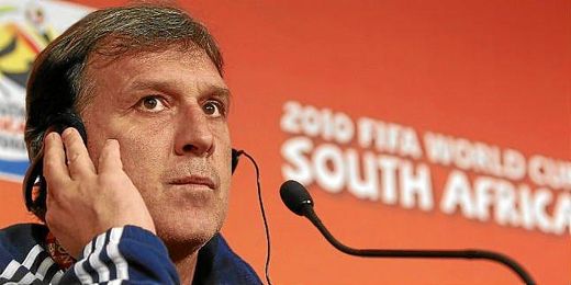 Tata Martino en una rueda de prensa del pasado mundial Tata Martino en una rueda de prensa del pasado mundial