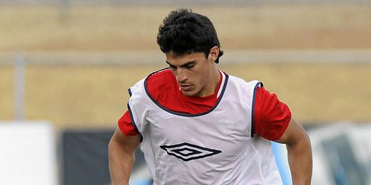 Perotti volverá con a entrenar con el grupo cuando las molestias cesen. Perotti volverá con a entrenar con el grupo cuando las molestias cesen.