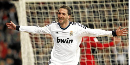 Higuaín tras marcar un gol con el Real Madrid. Higuaín tras marcar un gol con el Real Madrid.