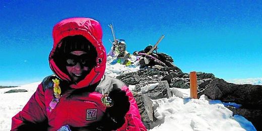 Lina Quesada en la cumbre de la montaña Lina Quesada en la cumbre de la montaña