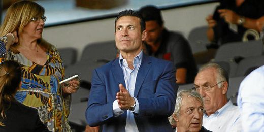 Amadeo Salvo, presidente che, en el palco de Mestalla momentos antes de comienzo del Valencia-Milan. Amadeo Salvo, presidente che, en el palco de Mestalla momentos antes de comienzo del Valencia-Milan.