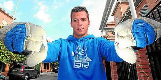 Pedro López, a sus 18 años, representa el futuro de la portería bética Pedro López, a sus 18 años, representa el futuro de la portería bética