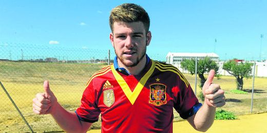 El 4 de octubre de 2013, fecha señalada en la vida de Alberto Moreno. El 4 de octubre de 2013, fecha señalada en la vida de Alberto Moreno.