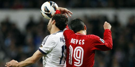 Reyes y Arbeloa en el partido de la temporada pasada. Reyes y Arbeloa en el partido de la temporada pasada.