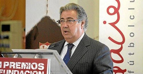 El alcalde de Sevilla durante una conferencia de la Fundación del Sevilla F.C. El alcalde de Sevilla durante una conferencia de la Fundación del Sevilla F.C.