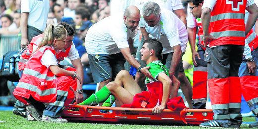 El puertorrealeño cae lesionado en el Bernabéu tras un encontronazo con Sergio Ramos. El puertorrealeño cae lesionado en el Bernabéu tras un encontronazo con Sergio Ramos.