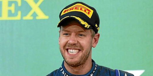 Vettel celebra la victoria en el circuito de Suzuka, Japón. Vettel celebra la victoria en el circuito de Suzuka, Japón.