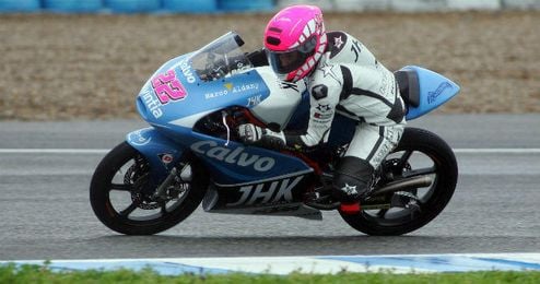 Ana Carrasco en tu motocicleta durante unos entrenamientos libres en Jerez. Ana Carrasco en tu motocicleta durante unos entrenamientos libres en Jerez.