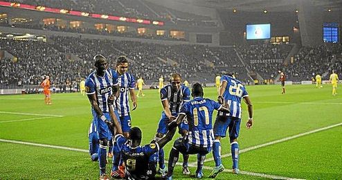 Los jugadores del Oporto celebran el 1-0 ante el Nápoles. Los jugadores del Oporto celebran el 1-0 ante el Nápoles.