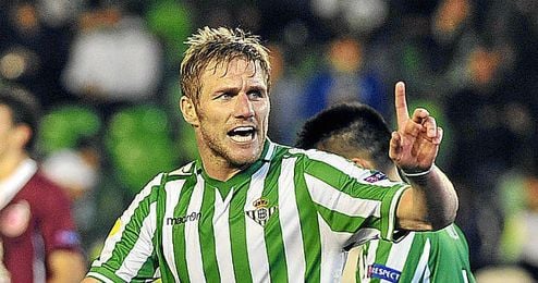 Damien Perquis tiene un año más de contrato en el Betis. Damien Perquis tiene un año más de contrato en el Betis.