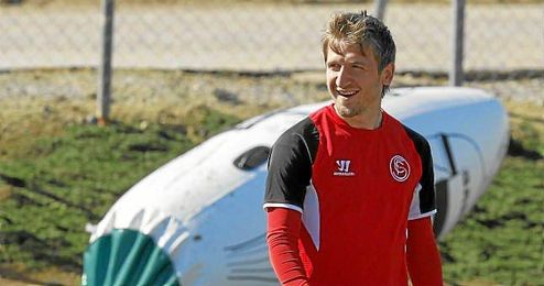 Marko Marin, en un entrenamiento con el Sevilla; la próxima temporada no jugará en Nervión. Marko Marin, en un entrenamiento con el Sevilla; la próxima temporada no jugará en Nervión.