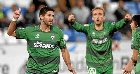 Raúl Navas, en un partido de esta temporada con el Eibar. Raúl Navas, en un partido de esta temporada con el Eibar.