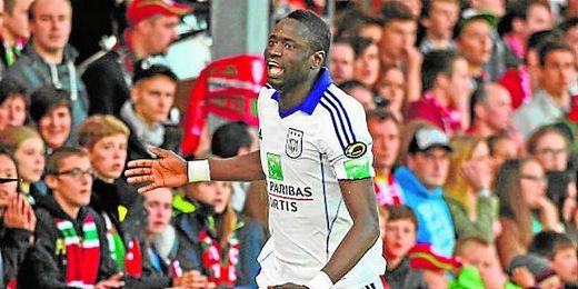 Kouyaté ha sido la sensación en Bélgica, lo que le ha convertido en un jugador muy cotizado en el mercado. Kouyaté ha sido la sensación en Bélgica, lo que le ha convertido en un jugador muy cotizado en el mercado.