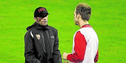 Marcelino no pudo disfrutar del mejor Rakitic, la 11/12 fue su peor campaña, pero aun así cree en él. Marcelino no pudo disfrutar del mejor Rakitic, la 11/12 fue su peor campaña, pero aun así cree en él.