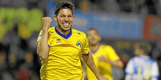 El malagueño Dani Pacheco celebra el gol que anotó ante el Sabadell. El malagueño Dani Pacheco celebra el gol que anotó ante el Sabadell.