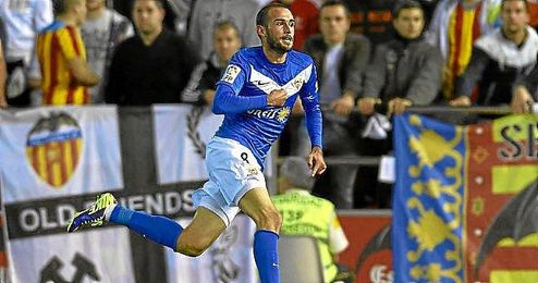 Aleix Vidal celebra un gol con el Almería en el partido frente al Valencia. Aleix Vidal celebra un gol con el Almería en el partido frente al Valencia.