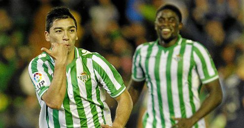 Lolo Reyes celebra su primer gol como jugador verdiblanco. Lolo Reyes celebra su primer gol como jugador verdiblanco.