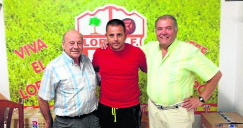 Manuel Luque seguirá la próxima temporada como entrenador del Lora CF Manuel Luque seguirá la próxima temporada como entrenador del Lora CF