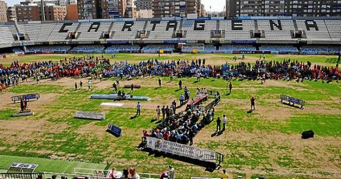 Imagen de las pésimas condiciones del césped en el estadio Cartagonova. Imagen de las pésimas condiciones del césped en el estadio Cartagonova.
